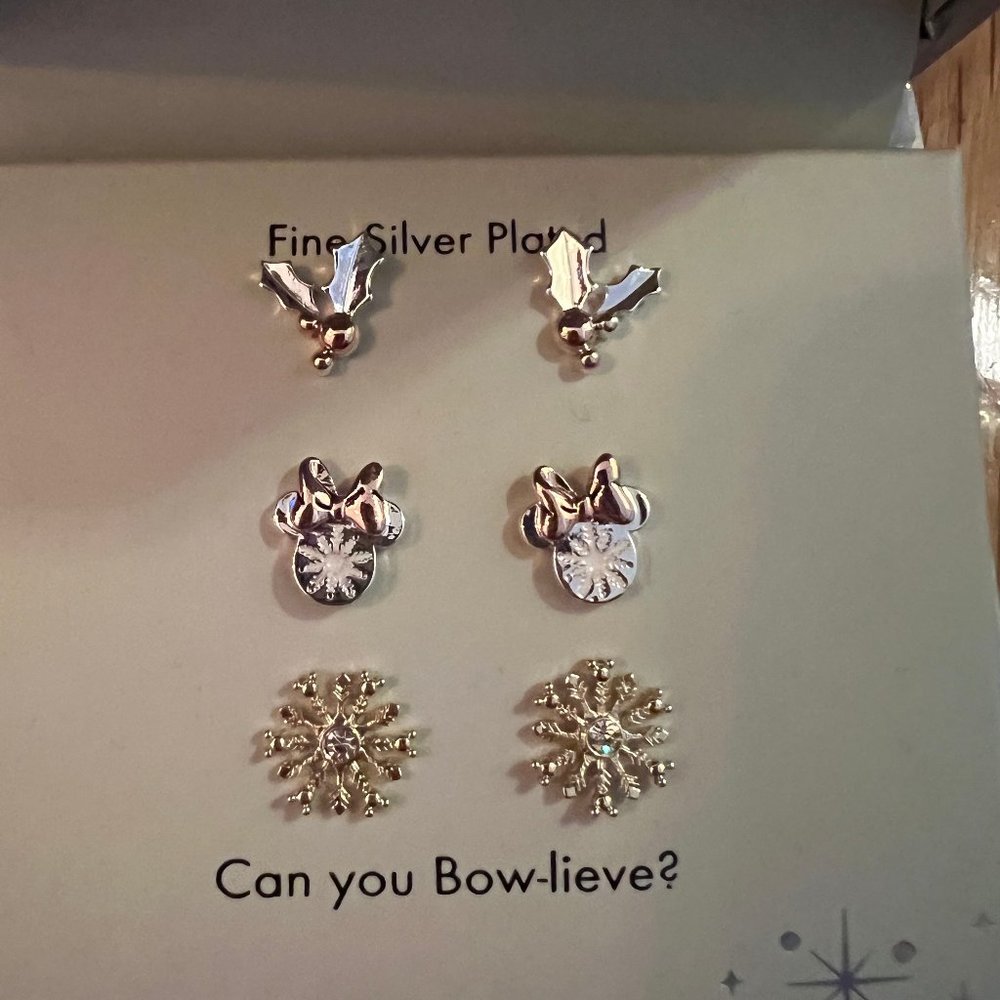 New Disney Silver Plated Stud Earrings Minnie Holiday Christmas LA Rocks